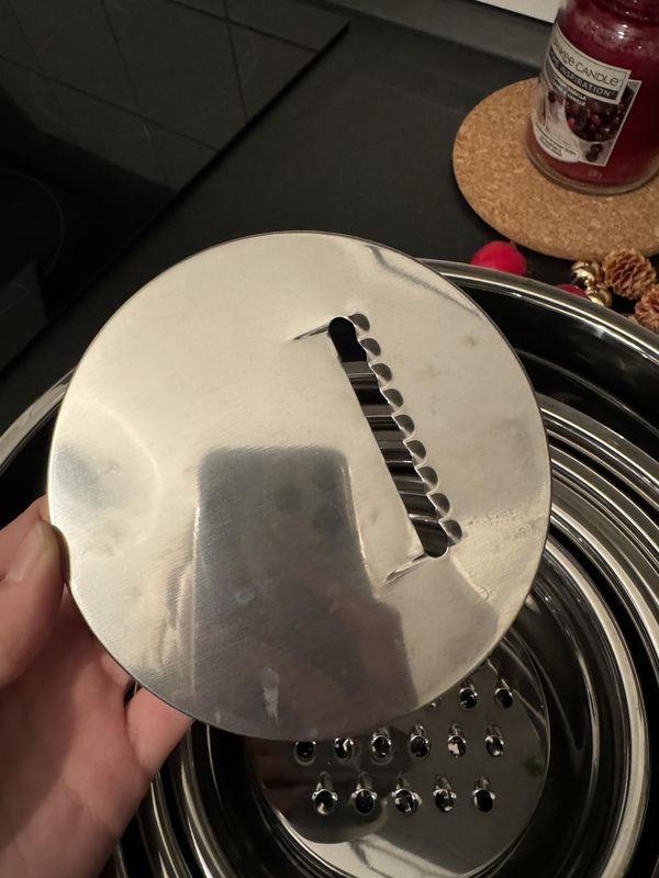 Bowl set in use